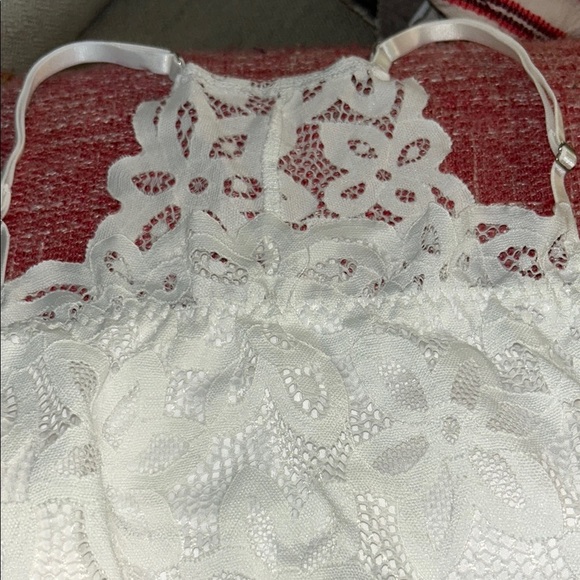 Chic White Floral Lace Bralette - Picture 2 of 5